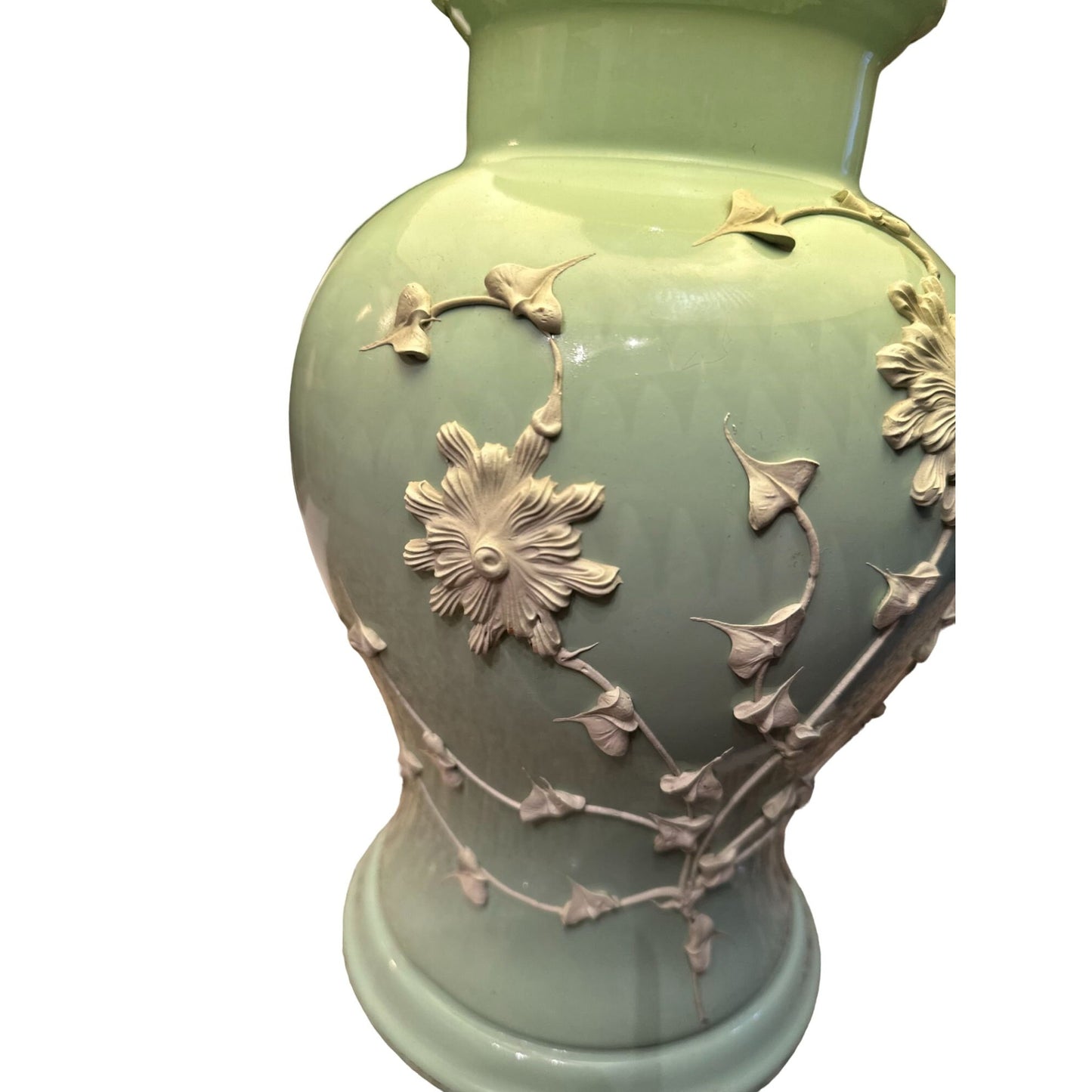 Porcelain/Ceramic Table Bedside Lamp Carved Floral Decoration Elegant Décor