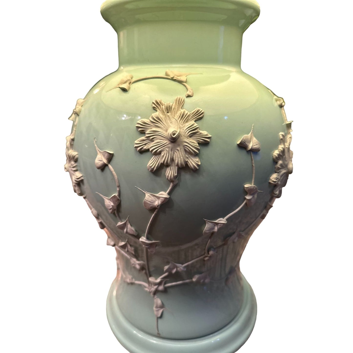 Porcelain/Ceramic Table Bedside Lamp Carved Floral Decoration Elegant Décor