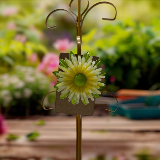 Vintage Womens Enamel Daisy Flower Pin Brooch