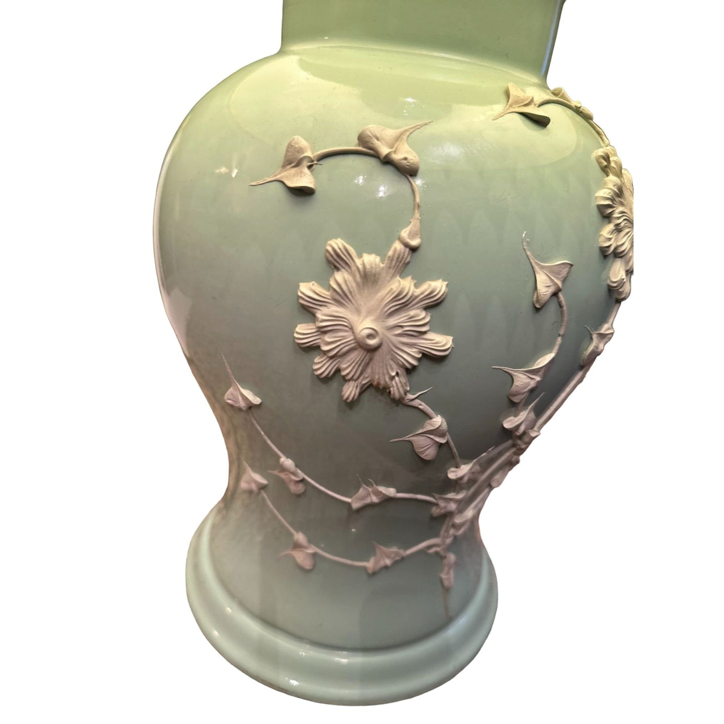 Porcelain/Ceramic Table Bedside Lamp Carved Floral Decoration Elegant Décor