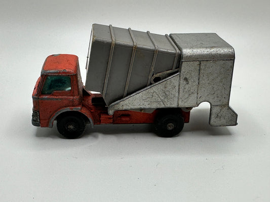 Vintage Matchbox 1970 No. 26 G.M.C. Tipper Truck Hood Opens Over Cab Collectible