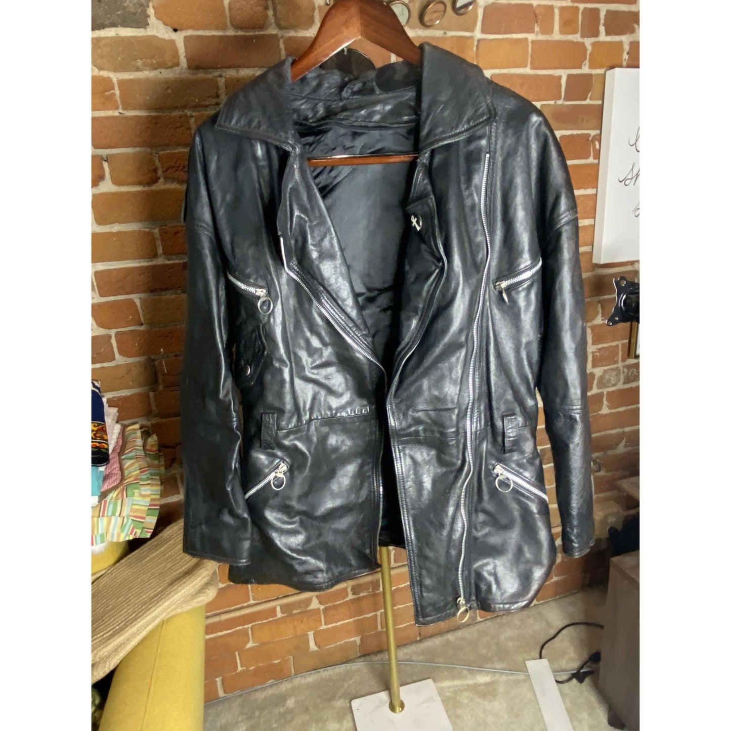 Vintage Black Leather Zippered Biker Jacket Multiple Pockets Size Large