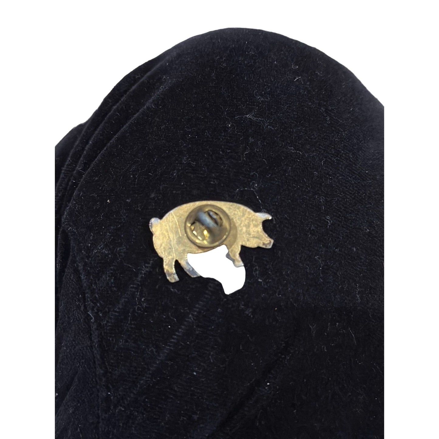 Vintage Womens Black Enamel Pig Brooch Pin Timeless Classic Elegant Accessory